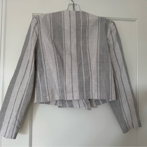 Vintage Betsy’s Things Gray Cropped Blazer with Asymmetrical Closure - Picture 2 of 7